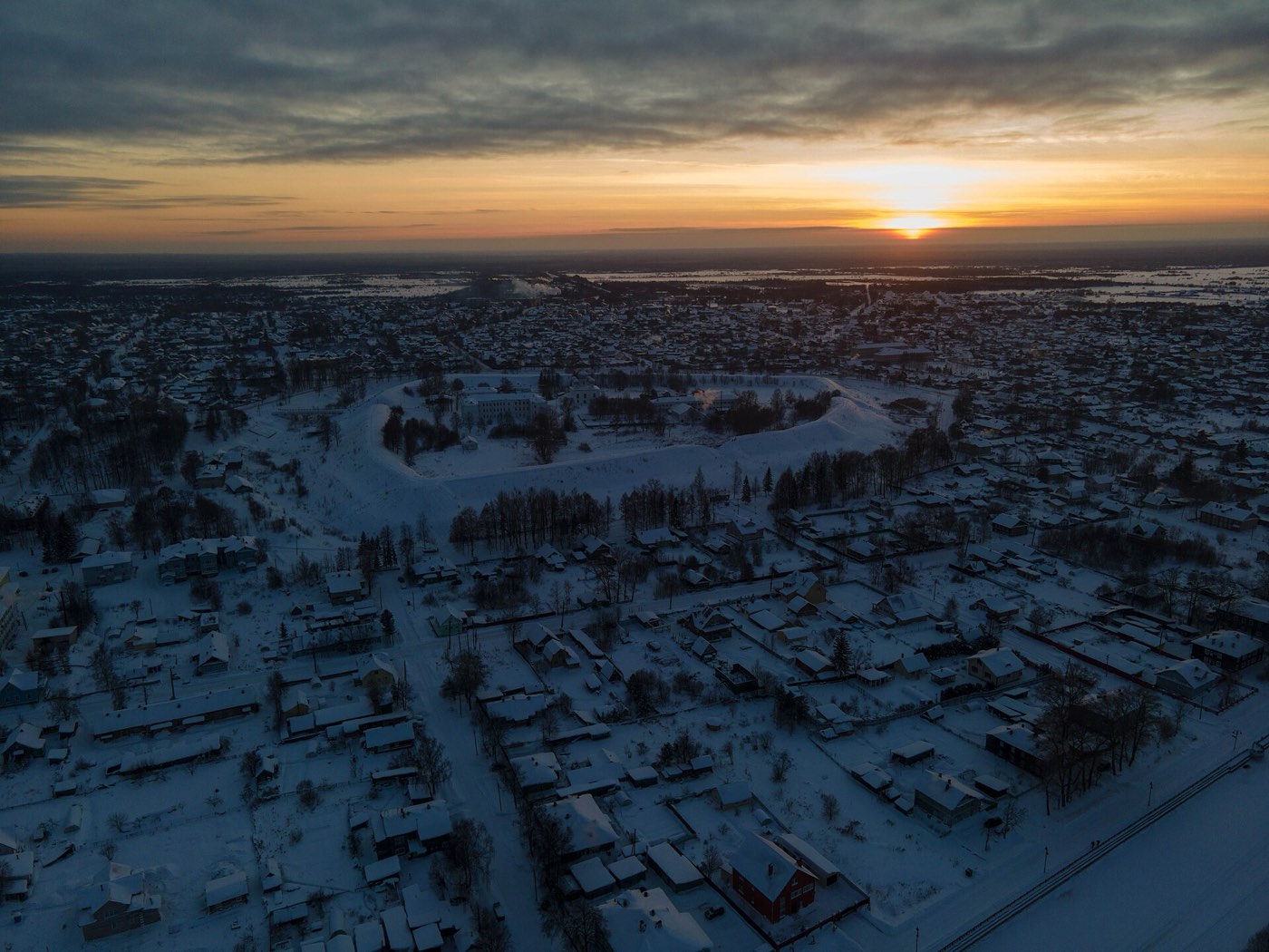 Вал и кремль Белозерска